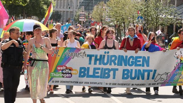 Christopher Street Days: Tausende bei Pride-Paraden in Jena, Magdeburg und Bremen