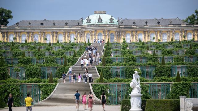 Klimawandel: Initiative Letzte Generation mit Aktion im Park Sanssouci