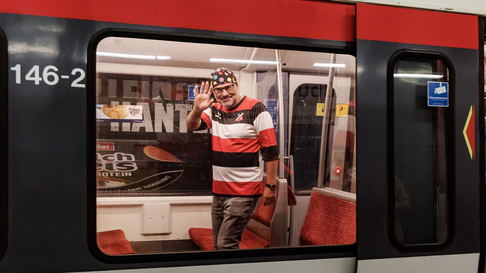 Rekordversuch auf Schienen: Mann fährt an einem Tag alle U-Bahnstationen Hamburgs an