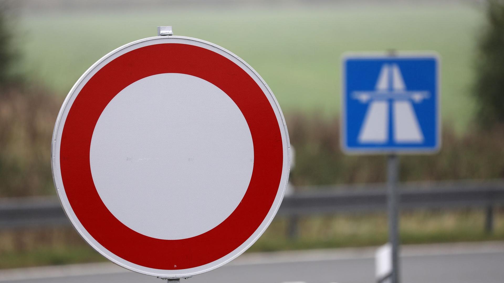 Berlin: Nächtliche Sperrung der A10 aufgrund von Bergungsarbeiten