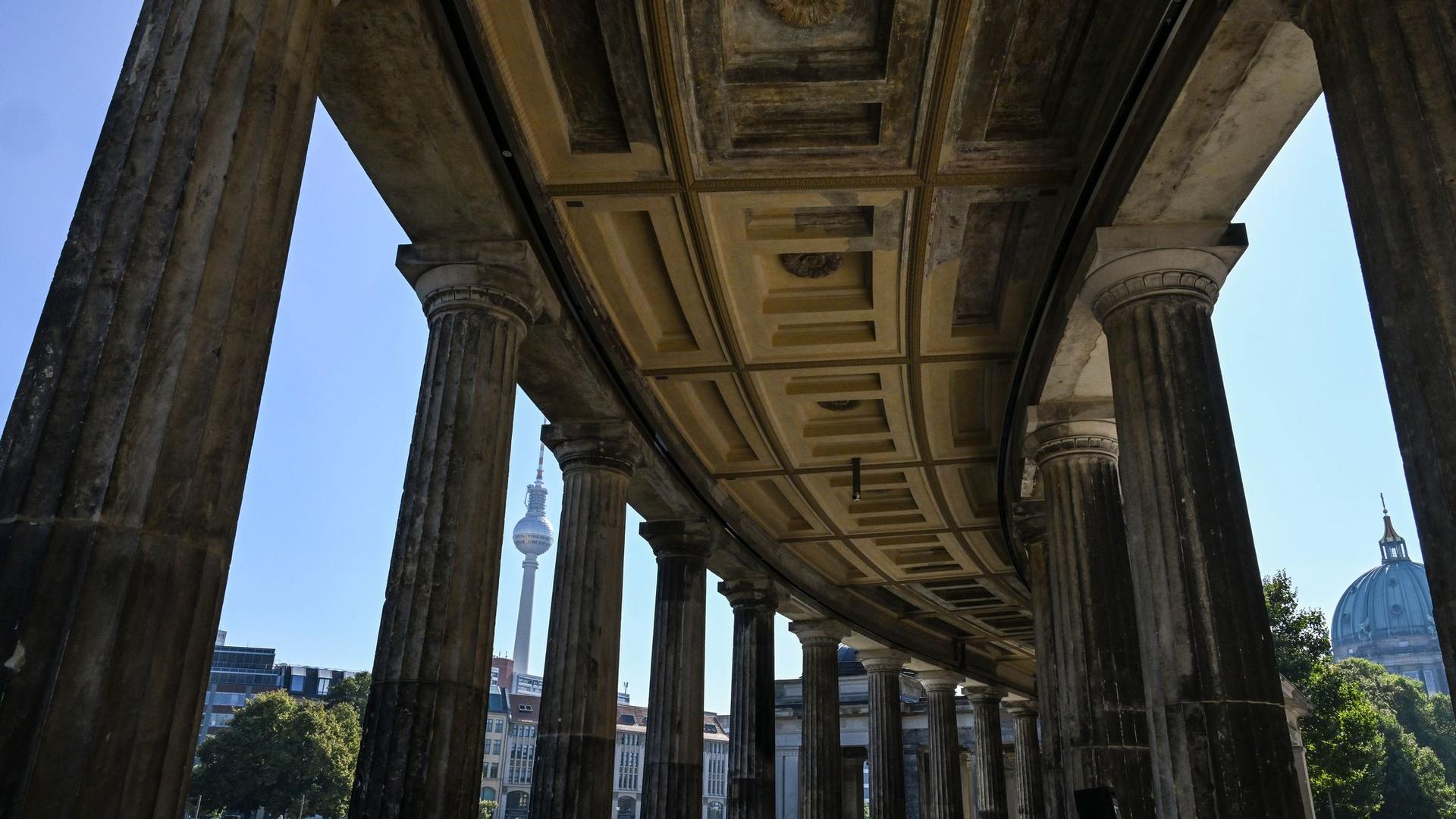 Letzter Arbeitsschritt: Kolonnaden auf Berliner Museumsinsel komplett fertiggestellt