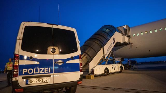 Vom Flughafen Leipzig/Halle: Ein Straftäter aus Rheinland-Pfalz im Abschiebeflug