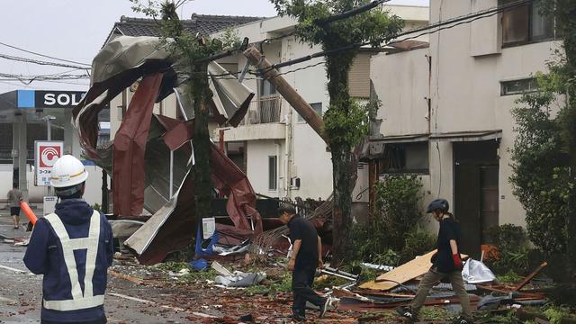 Wirbelsturm: Taifun hält Japan in Atem