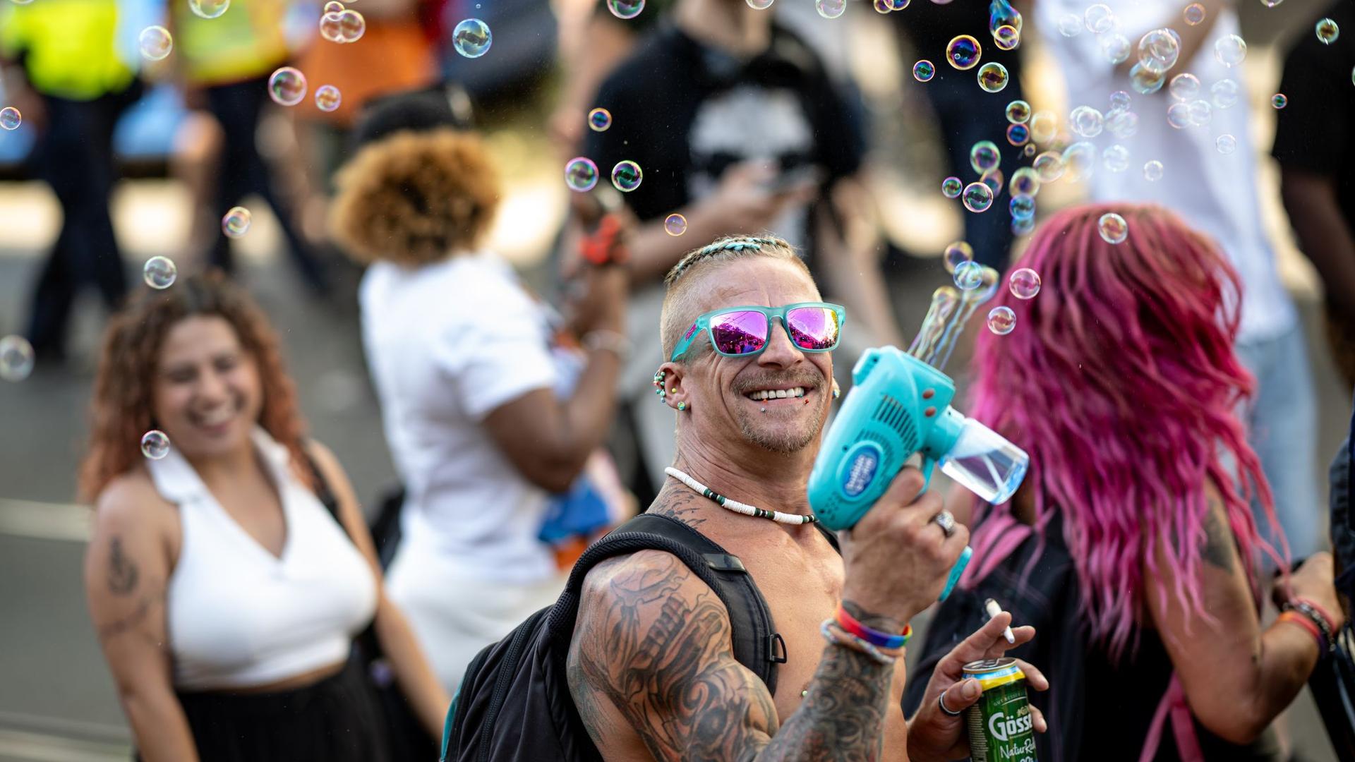 Musik: Technoparade «Zug der Liebe» zieht durch Berlin