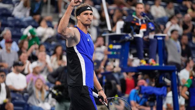 Tennis: Zverev übersteht Nachtschicht bei US Open - Djokovic raus