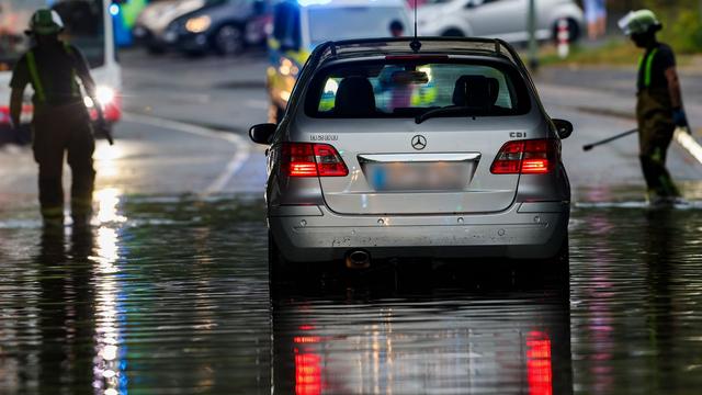 Feuerwehr: Gewitter bringen Starkregen - Wasserschäden in Ratingen