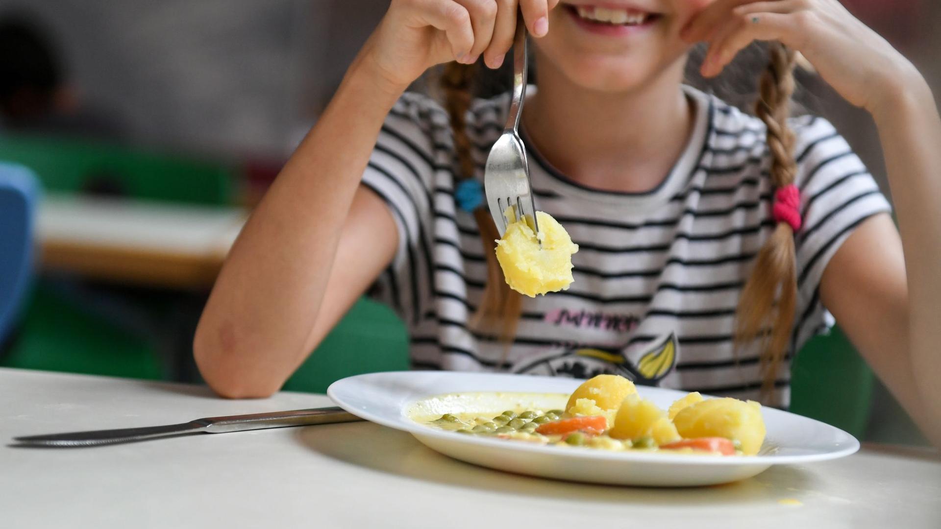 Schulen: Initiativen: Berlin muss Grundschulessen weiter bezahlen