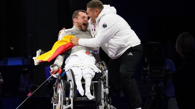 Paralympics in Paris: Größter Erfolg: Schmidt gewinnt Gold im Rollstuhlfechten