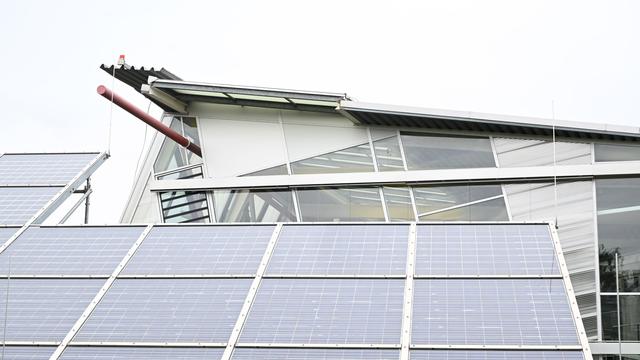 Bericht über 2023: Mehr PV-Anlagen auf Gebäuden des Landes installiert