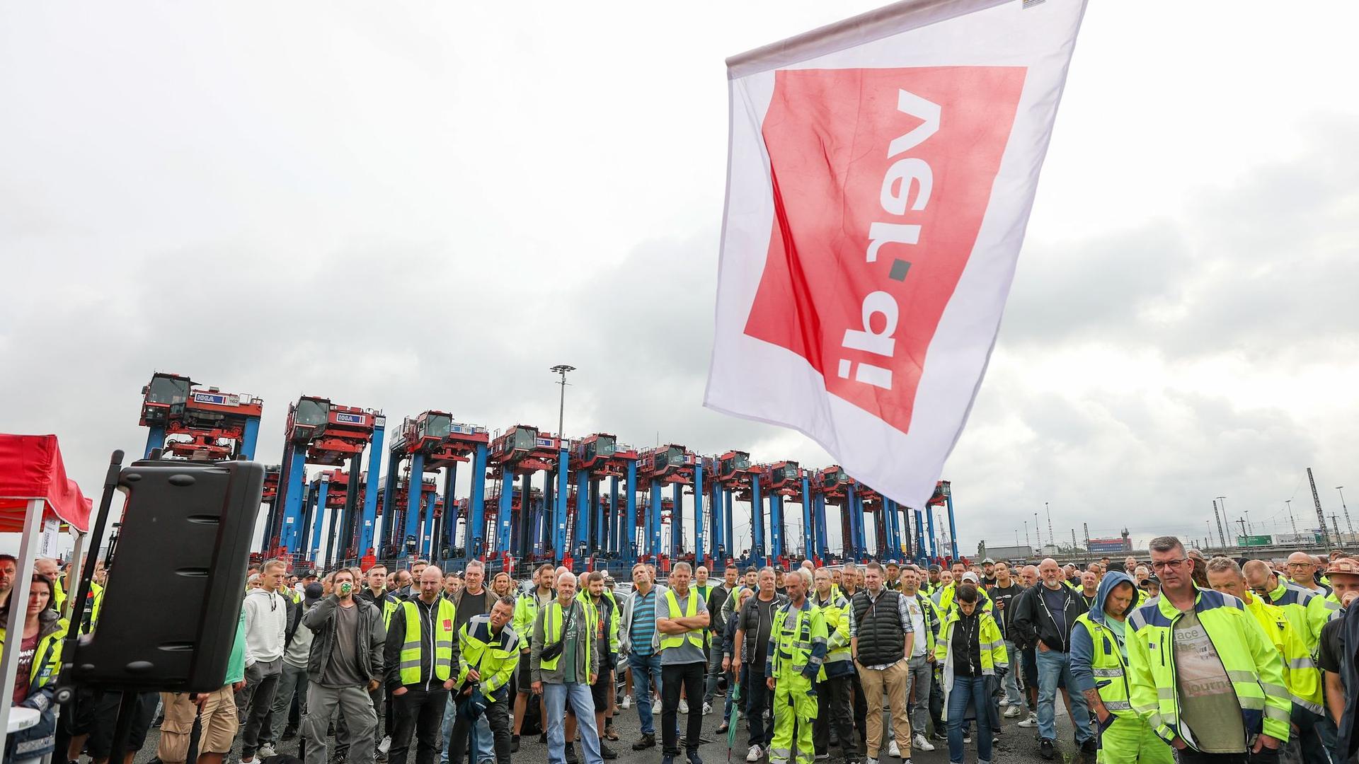 Hamburger Hafen: Verdi ruft HHLA-Beschäftigte erneut zum Warnstreik auf