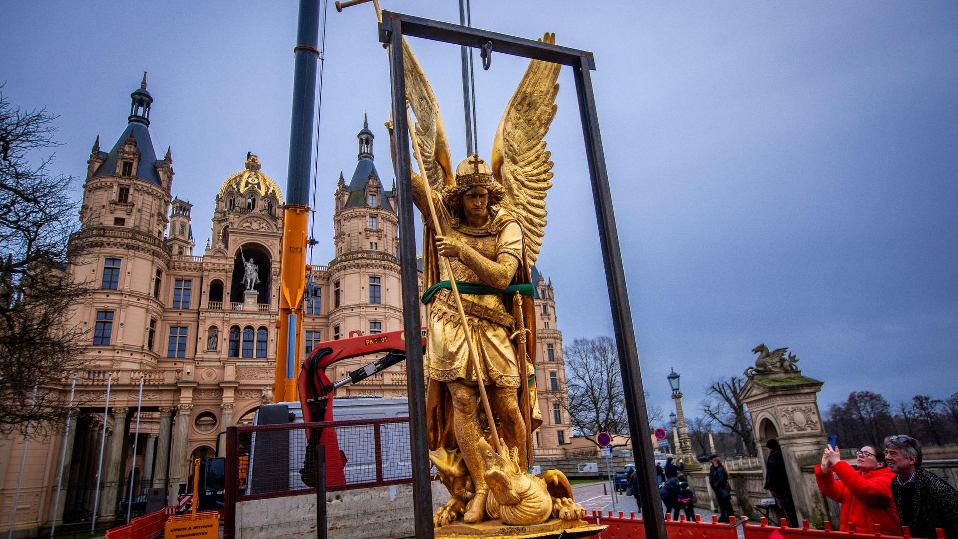 Schlösser: Goldener Engel kehrt zurück aufs Schweriner Schloss