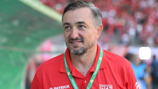 Fußball: Daniel Meyer bleibt Sportdirektor beim Halleschen FC