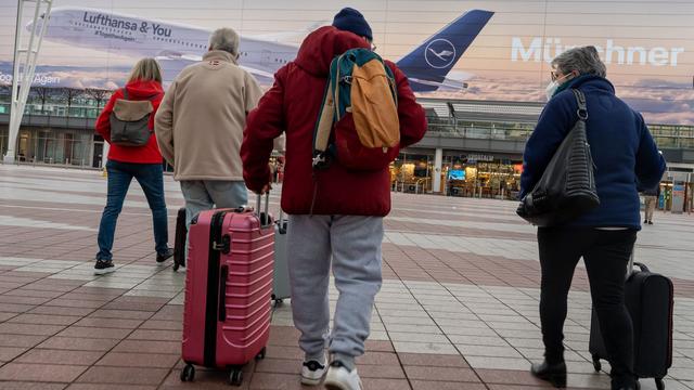 Studie: Umfrage: Menschen erwägen Auswanderung wegen AfD-Stärke