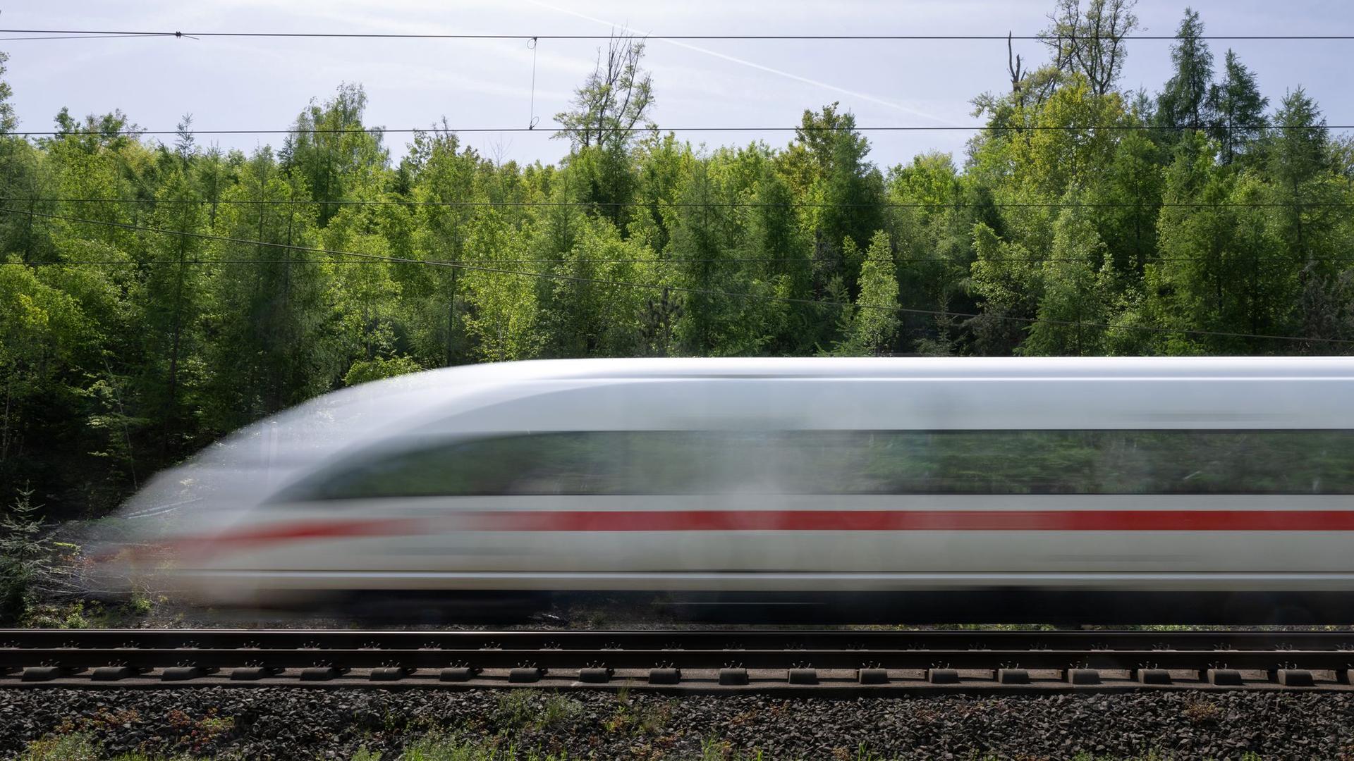 Wegen Böschungsbrand: Fernverkehr zwischen Wolfsburg und Berlin wird umgeleitet