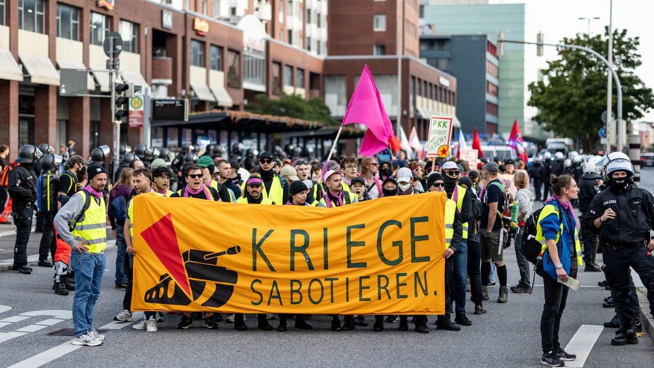 Demonstrationen: Über 1.000 Menschen Demonstrieren Gegen ...