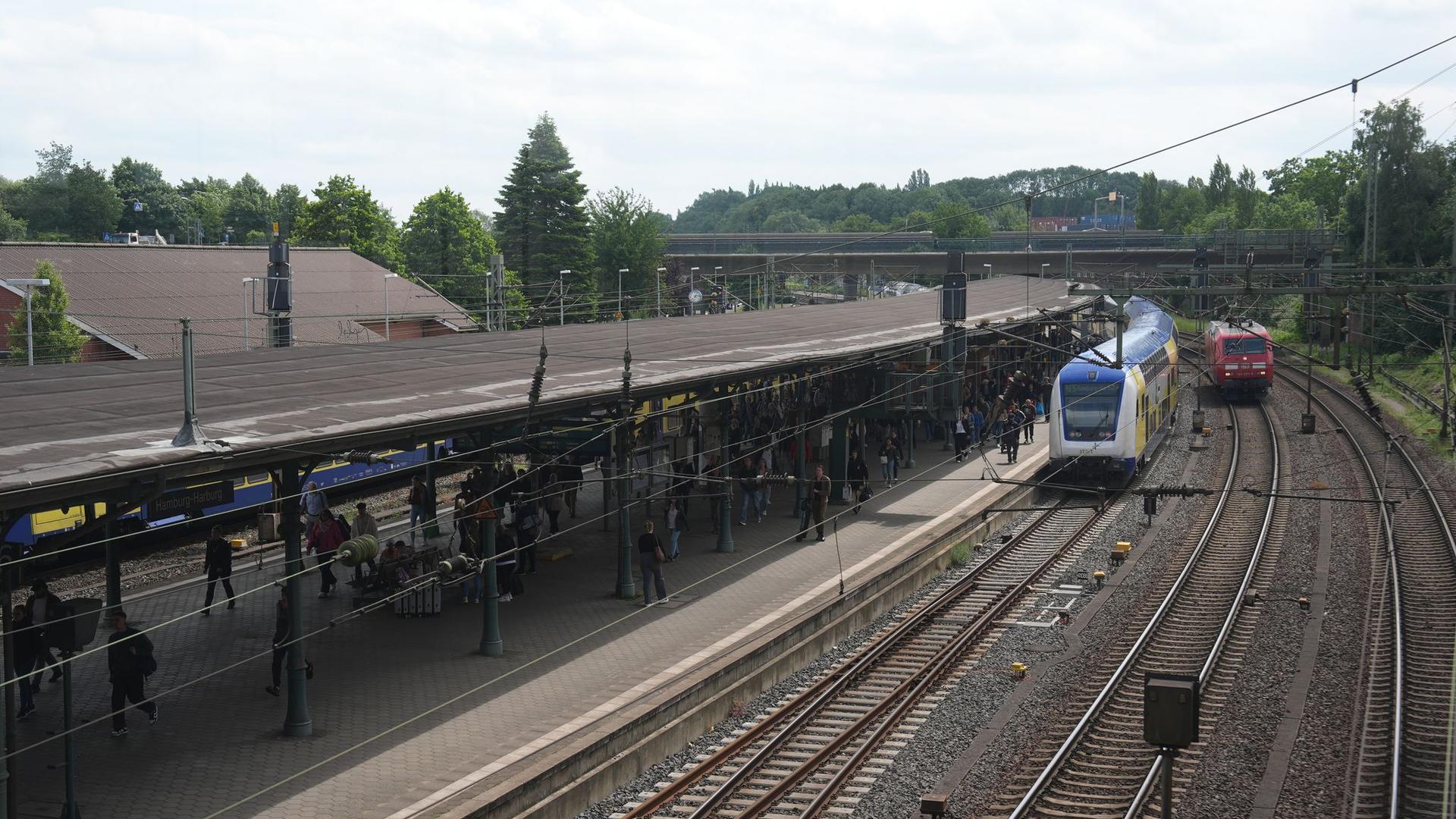 Verspätungen und Zugausfälle: Technische Störung beeinträchtigt Bahnverkehr bei Hamburg