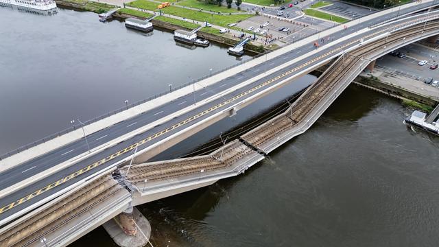 Notfälle: Teile der Carolabrücke in Dresden eingestürzt