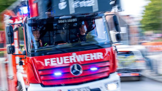 Feuerwehr: Austritt von Flüssiggas an Tankstelle im Hunsrück