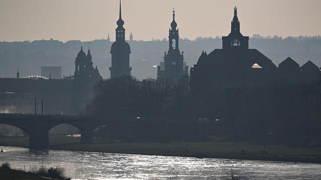 Hochwasser: Fähre in Dresden stellt Betrieb wegen Hochwassers ein