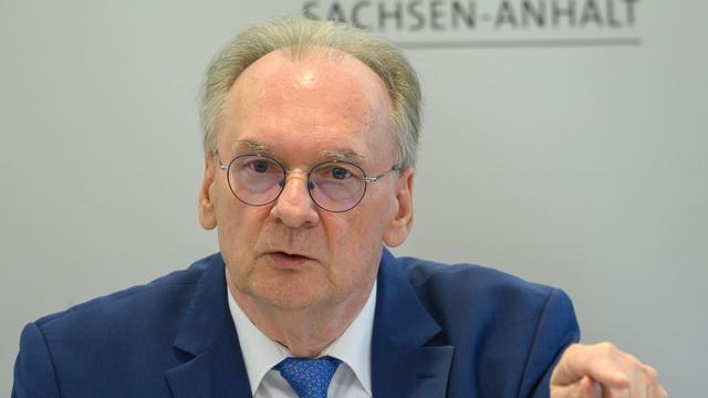 Investitionen: Ministerpräsident Haseloff für Schwimmzentrum in Magdeburg