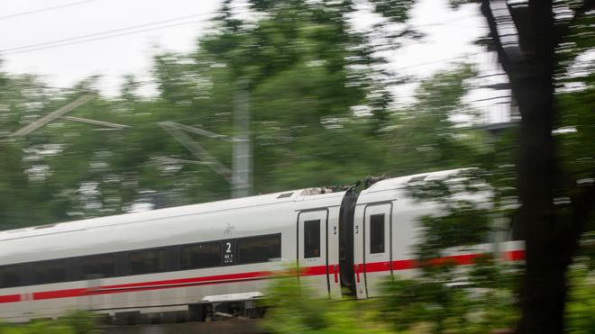 Technischer Defekt: Rund 200 Passagiere mussten in einen anderen Zug umsteigen. (Symbolbild)