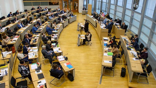 Parlament: Landtag debattiert über Asylbewerber und Kita-Personal