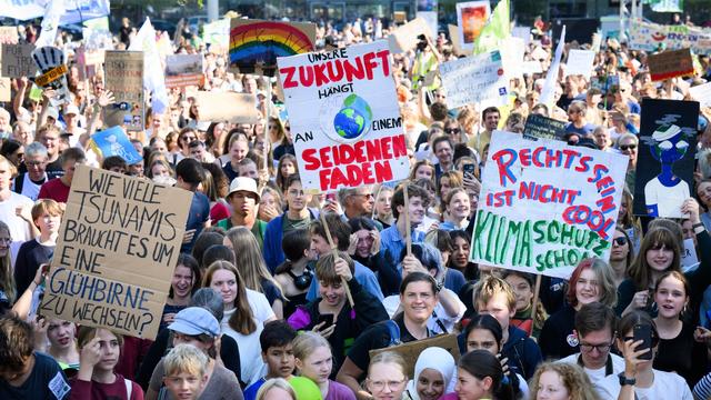 Klimastreik: Fridays for Future demonstriert in Niedersachsen und Bremen