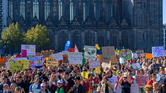 Parlament: Landtag debattiert über Asylbewerber und Kita-Personal