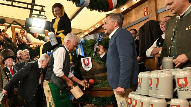 Anstich beim Oktoberfest: Anzapf-Trainer Huber coacht Rathauschefs seit über 40 Jahren