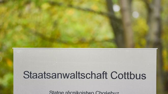 Kriminalität: Ein 16-Jähriger sitzt in einer Justizvollzugsanstalt, weil er einer 56-Jährigen schwere Verletzungen zugefügt haben soll. (Symbolbild)