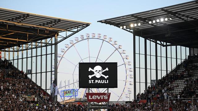 Fußball: FC St. Pauli feiert Blindenfußballer für Meistertitel