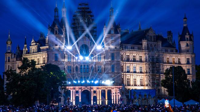 Einheitsfeier: Schwerin ist rund um den 3. Oktober schon ausgebucht | DIE  ZEIT