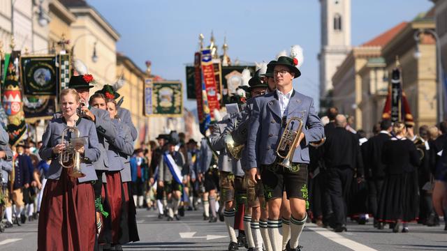 Oktoberfest: Zweiter Wiesntag mit Trachtenumzug