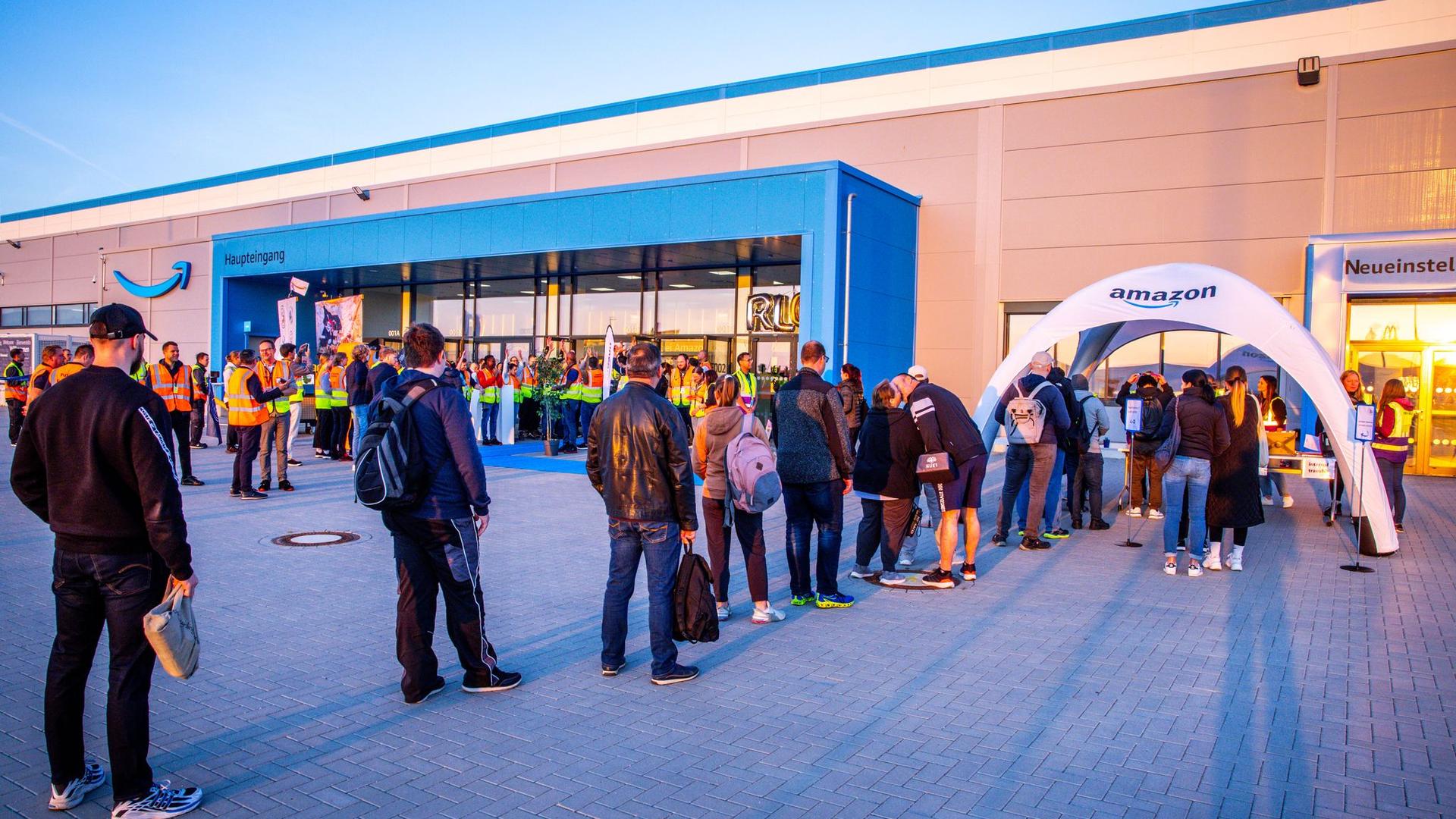 Großansiedlung: Bis zu 1.000 Jobs im neuen Amazon-Standort bei Rostock