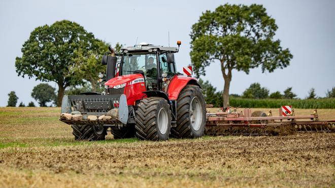 Rhein-Lahn-Kreis: Ein Landwirt verunglückt auf einem Feld in Singhofen tödlich. (Foto: Illustration)