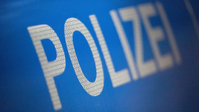 Kriminalität: Die Polizei ging davon aus, dass bei dem Einbruch mindestens zwei Täter beteiligt waren.