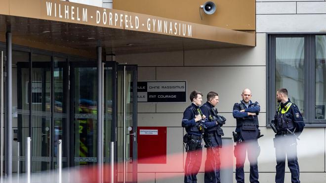 Wuppertaler Schule: Urteil: Messerattacke auf Mitschüler war dreifacher Mordversuch