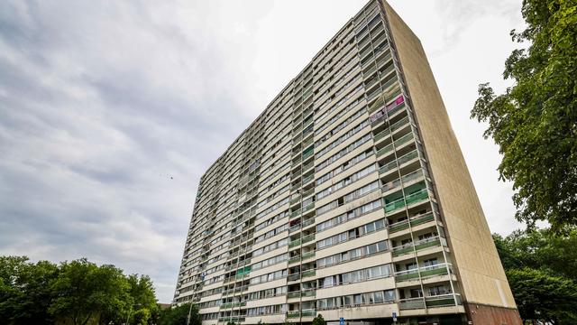 Brennpunkt in Duisburg: DHL traut sich wieder in Hochhaus - aber nur in Begleitung