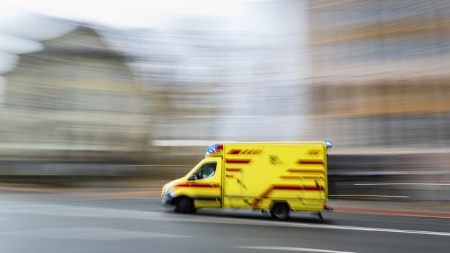 Unfälle: Sattelzug stößt mit Straßenbahn in Dresden zusammen