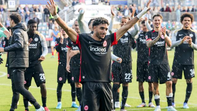 Fußball-Bundesliga: 4:2 in Kiel: Frankfurt ist jetzt Bayern-Jäger