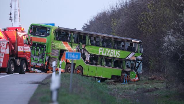 Verkehr: Ermittlungen nach tödlichem Busunfall bei Leipzig dauern an