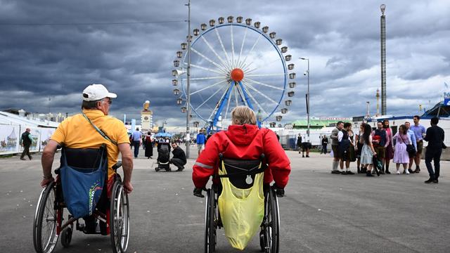 Oktoberfest: Mit Rollstuhl zur Wiesn - Barrierefreiheit mit Hindernissen