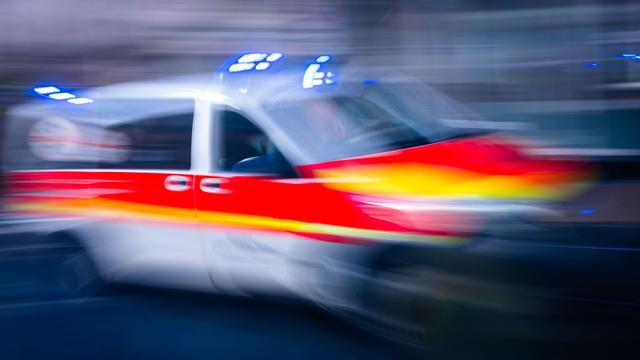 Unfall: Auto prallt in Bielefeld gegen Baum - Fahrer tot