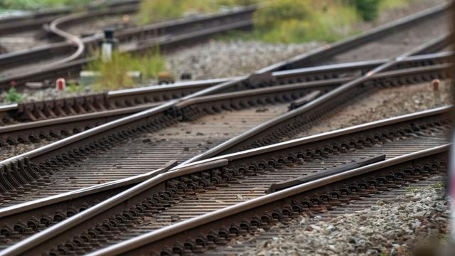 Eisenbahner verletzt: Mann bei Rangierunfall an Rügener Bahnhof schwer verletzt