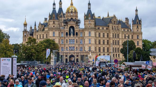 Tag der Deutschen Einheit: Heute endden de dreitägigen Feierlichkeiten zum Tag der Deutschen Einheit in Schwerin.