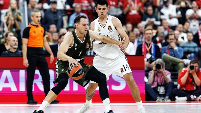 Bundesliga: Johannes Voigtmann bracht de Bayern-basketballer na de pauze naar de Spur.