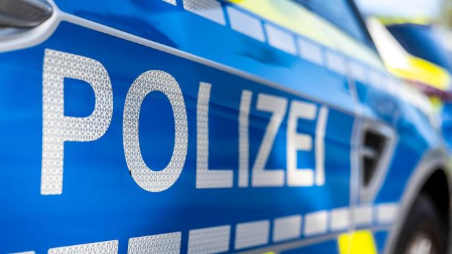 Polizei: De politie in Halle zit achter drie jongeren aan, die nog veel meer auto's hebben. (archiefafbeelding)