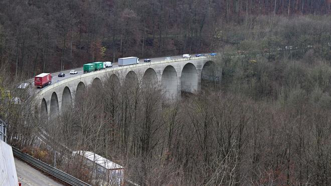 Verkeer: De wegen A8 zijn een aantal dagen afgesloten richting München. (archieffoto)