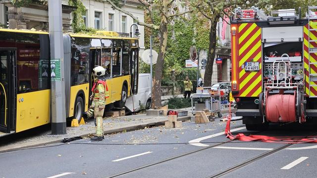 Kollision: Mehrere Verletzte bei Busunfall in Dresden