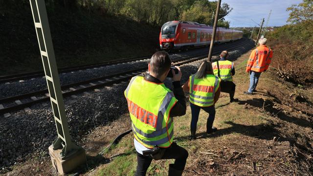 Train accident: ICE hits track worker and fatally injures him